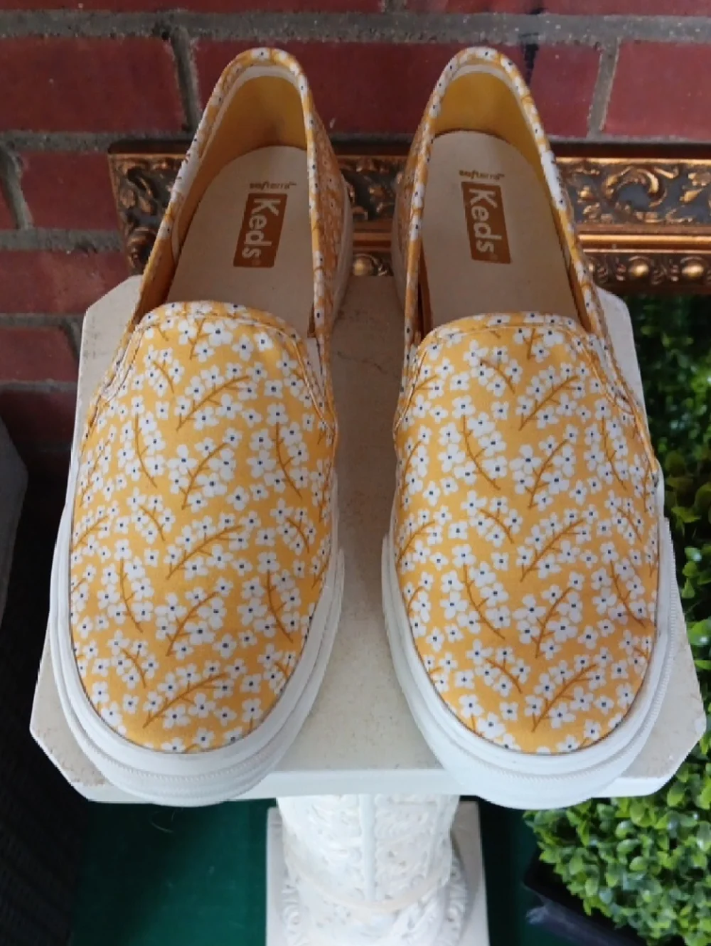Keds Womens Double Decker Floral Yellow Daisy Floral Slip-On Sneakers Size 8